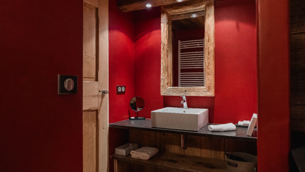 Luxury-Ski-Val d'Isere-Le Lievre-OSC-Bathroom (2).jpg