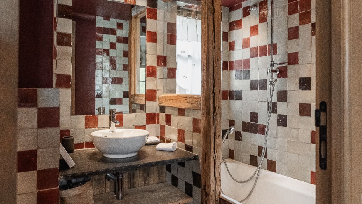 Luxury-Ski-Val d'Isere-Le Lievre-OSC-Bathroom.jpg