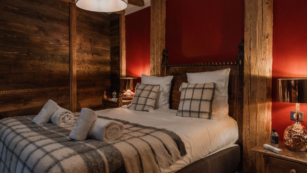 Luxury-Ski-Val d'Isere-Le Lievre-OSC-Bedroom (1).jpg