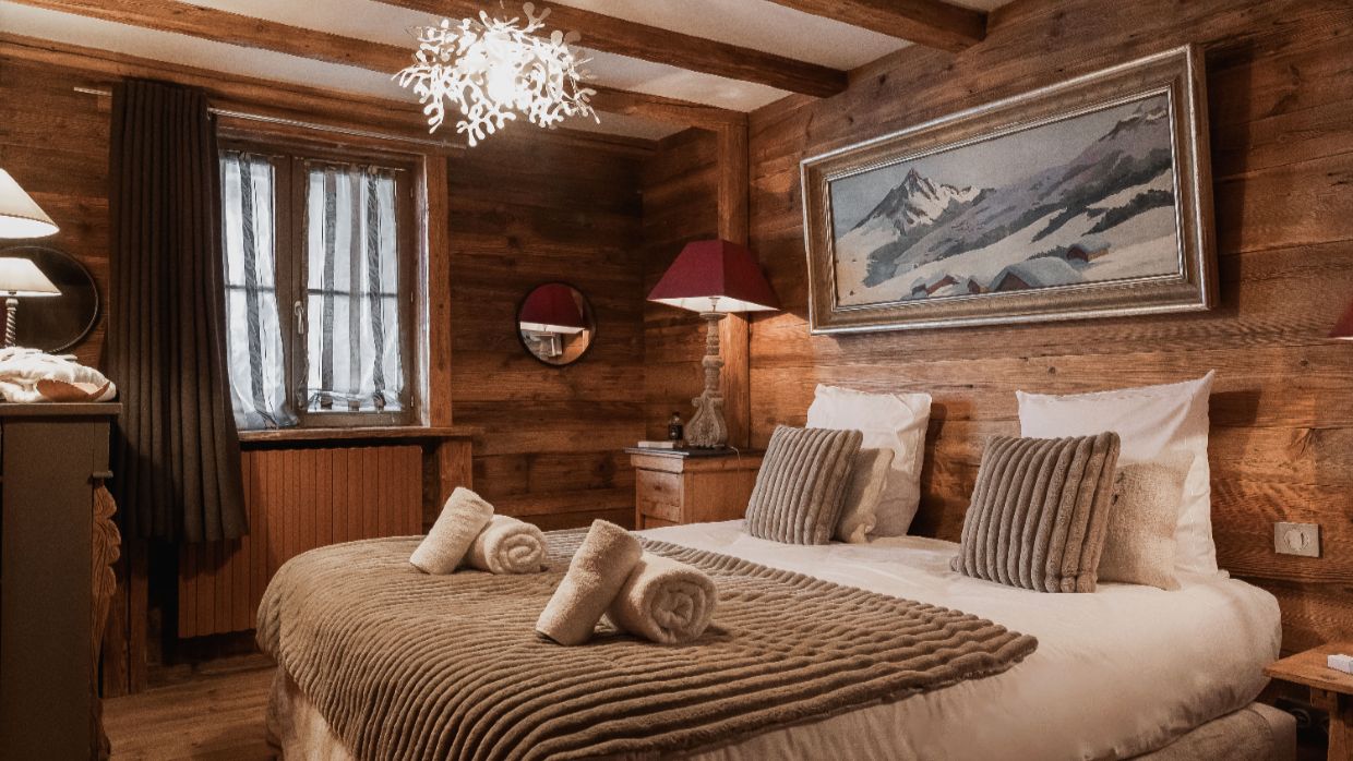 Luxury-Ski-Val d'Isere-Le Lievre-OSC-Bedroom (2).jpg