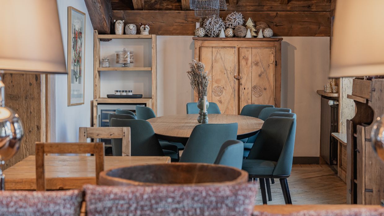 Luxury-Ski-Chalet-Val d'Isere-LeMarie-OSC-Dining (2).jpg