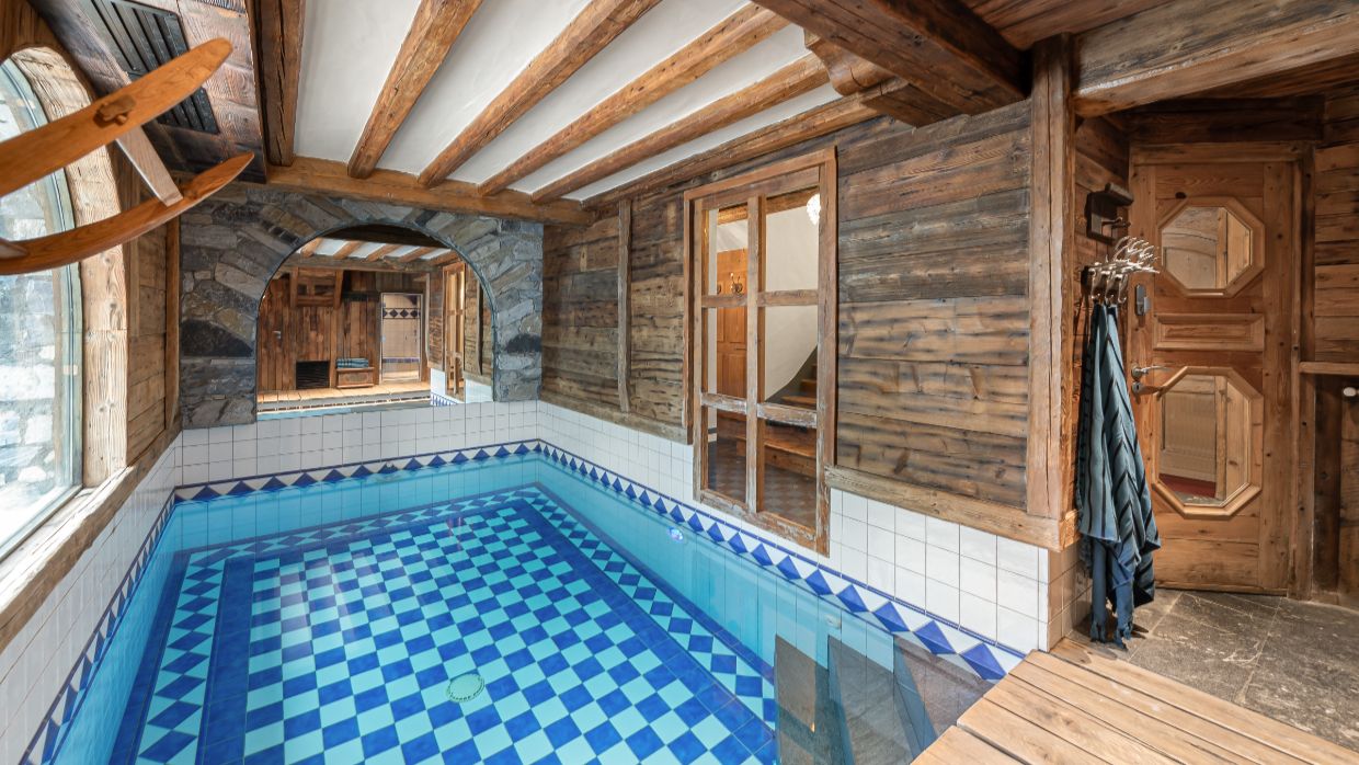 Luxury-Ski-Chalet-Val d'Isere-LeMarie-OSC-Pool.jpg