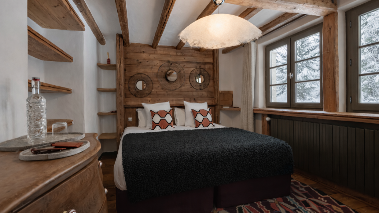 Luxury-Ski-Chalet-Val'dIsere-LeMathilda-OSC-Bedroom.png