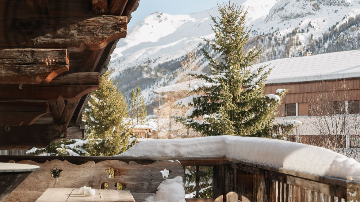 Luxury-Ski-Chalet-Val'dIsere-LeMathilda-OSC-Outside dining.jpg