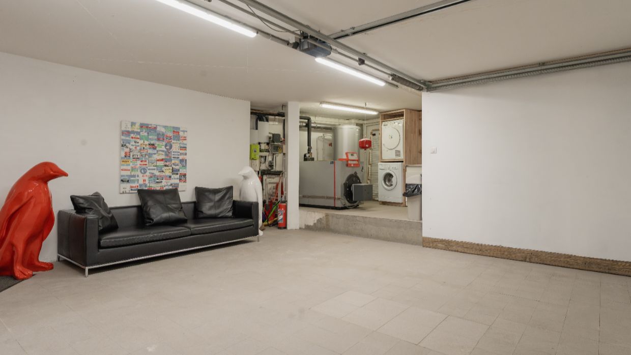 Luxury-Ski-Chalet-Val'dIsere-LeMathilda-OSC-Parking.jpg