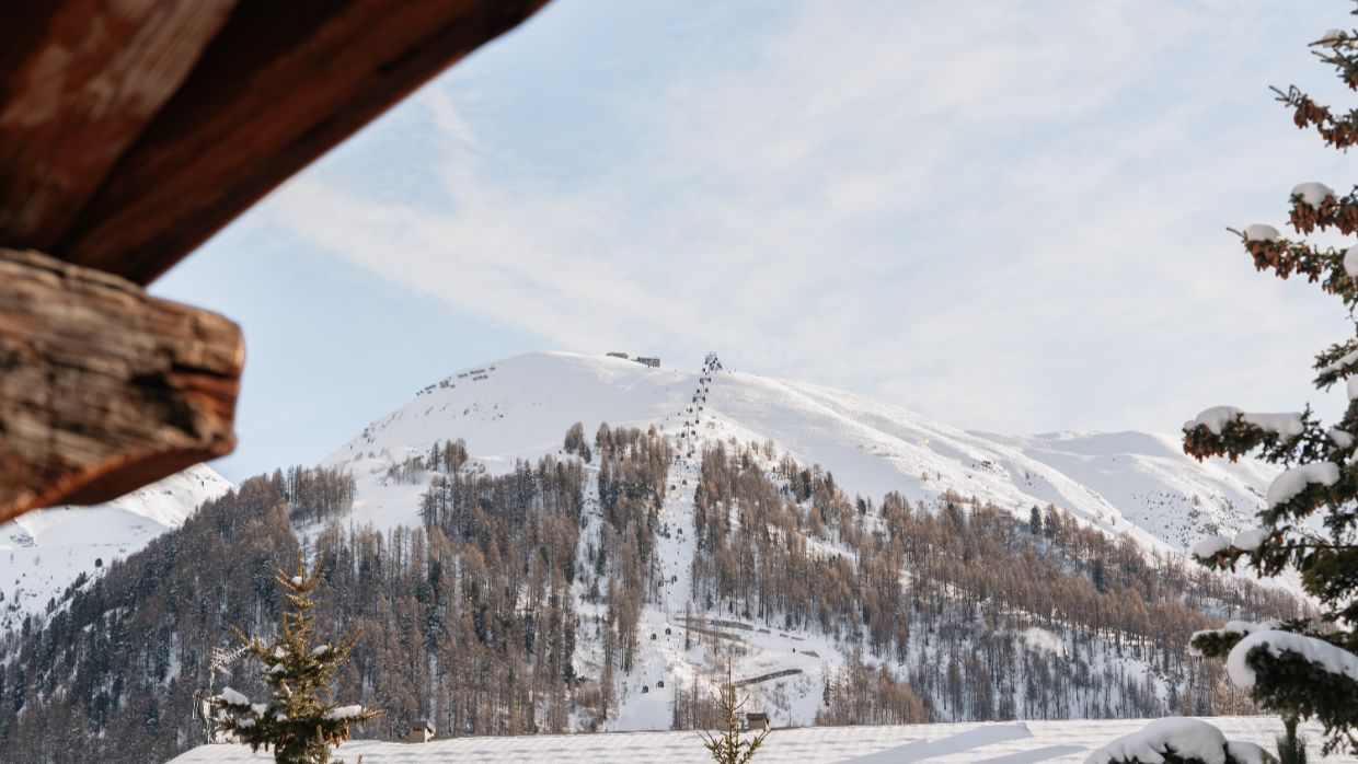 Luxury-Ski-Chalet-Val'dIsere-LeMathilda-OSC-View.jpg