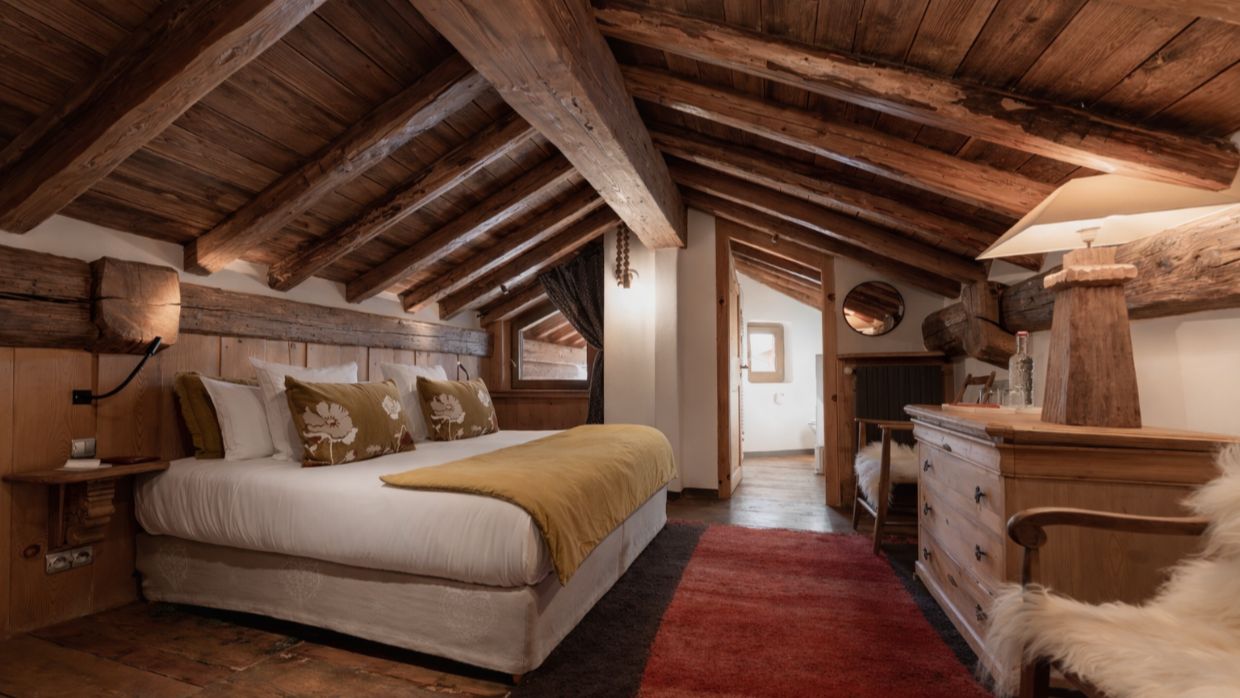 Luxury-Ski-Chalet-Val'dIsere-LeMathilda-OSC- Bedroom (5).jpg