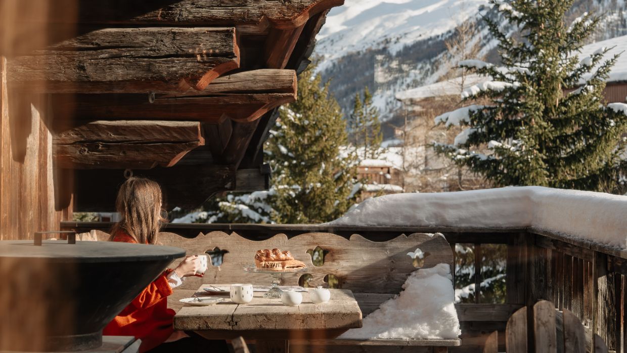 Luxury-Ski-Chalet-Val'dIsere-LeMathilda-OSC- Outside dining.jpg