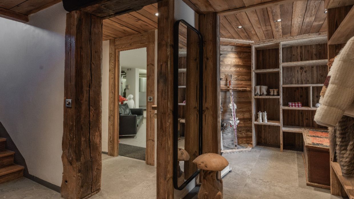 Luxury-Ski-Chalet-Val'dIsere-LeMathilda-OSC- Skiroom (1).jpg