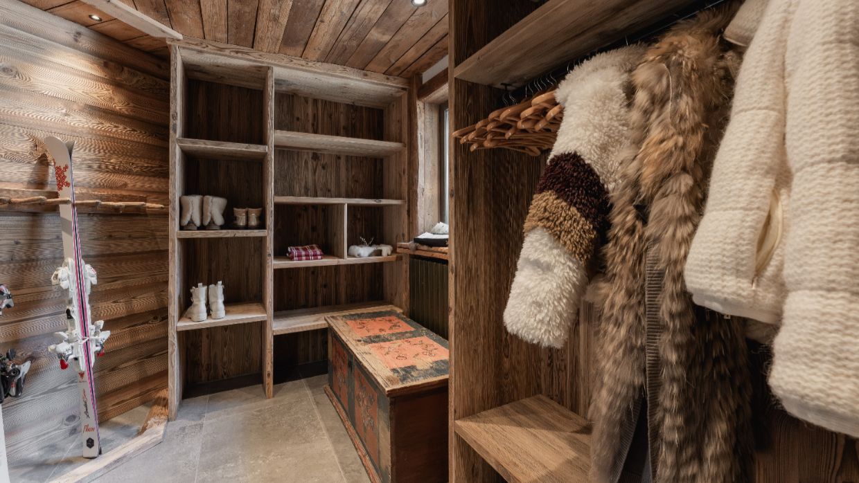 Luxury-Ski-Chalet-Val'dIsere-LeMathilda-OSC- Skiroom (2).jpg
