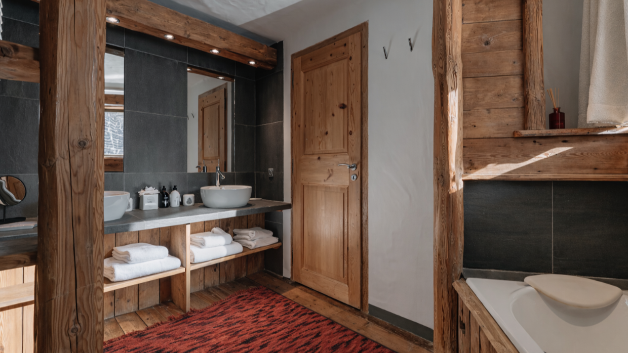 Luxury-Ski-Chalet-Val'dIsere-LeMathilda-OSC-Bathroom.png