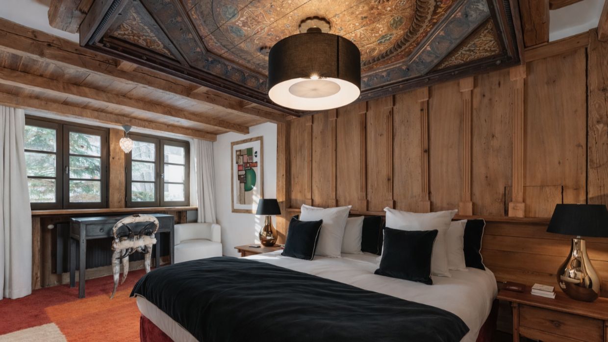 Luxury-Ski-Chalet-Val'dIsere-LeMathilda-OSC-Bedroom (2).jpg