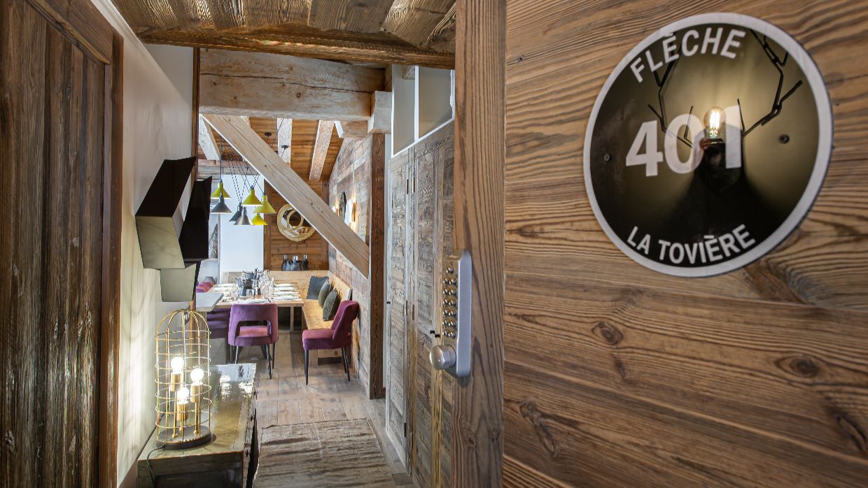 Luxury-Ski-Chalet-Vald'Isere-Le-Penthouse-Fleche-OSC-Enterance.jpg