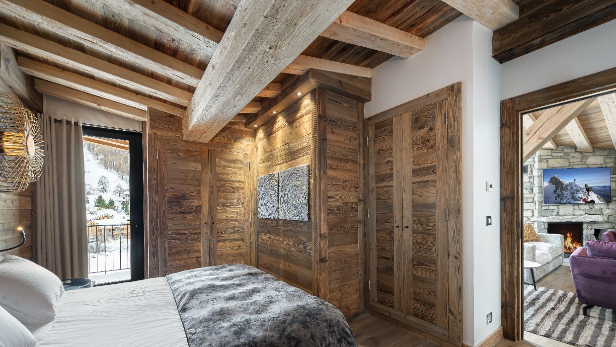 Luxury-Ski-Chalet-Vald'Isere-Le-Penthouse-Fleche-OSC-Bedroom (5).jpg