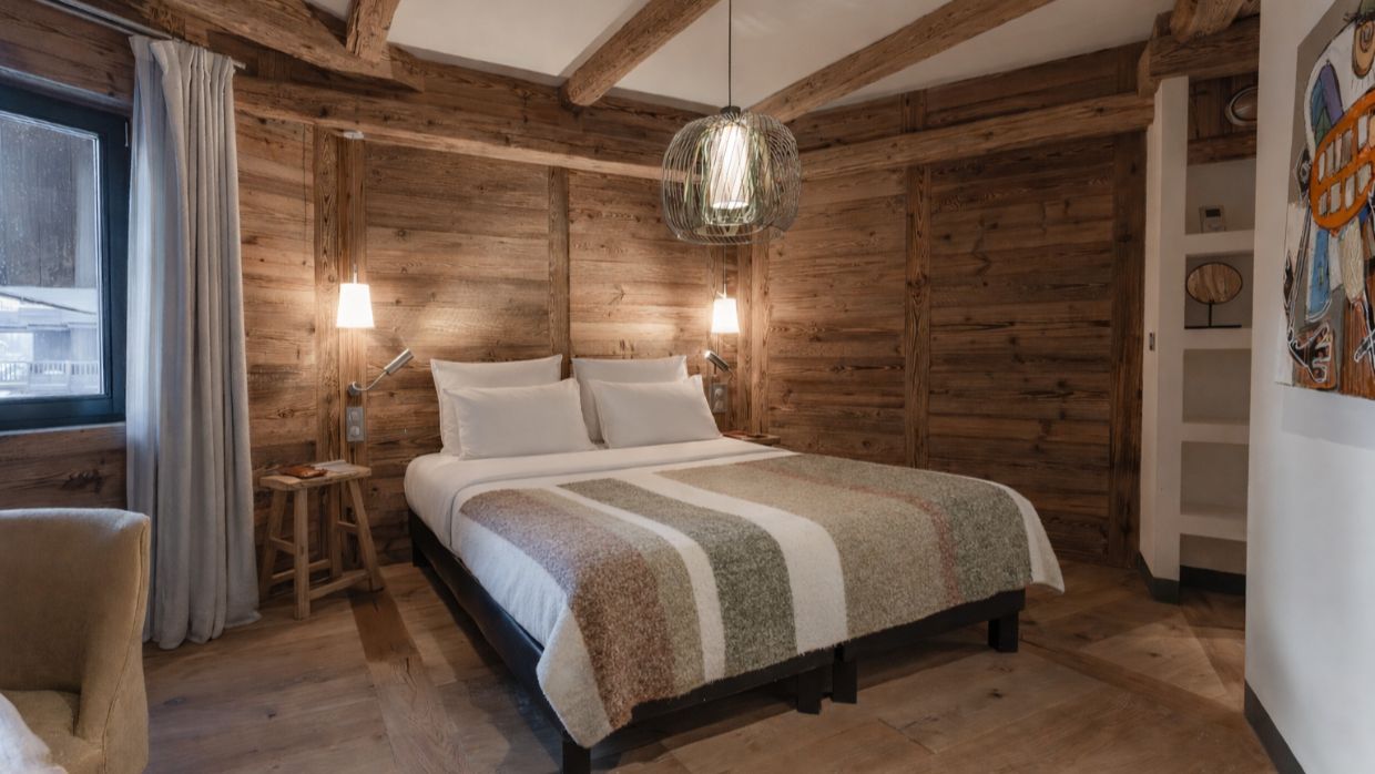 Luxury-Ski-Chalet-Val'dIsere-Le-Penthouse-Savoie-OSC -Bedroom (3).jpg
