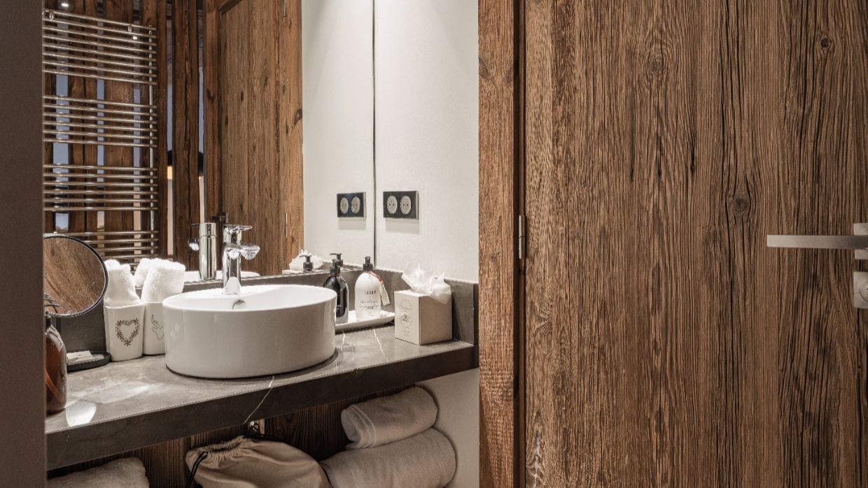 Luxury-Ski-Chalet-Val'dIsere-Le-Penthouse-Savoie-OSC-Bathroom (1).jpg