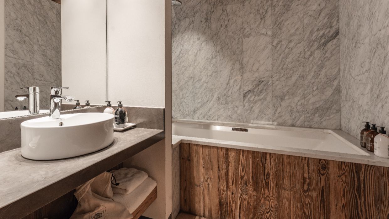 Luxury-Ski-Chalet-Val'dIsere-Le-Penthouse-Savoie-OSC-Bathroom (2).jpg
