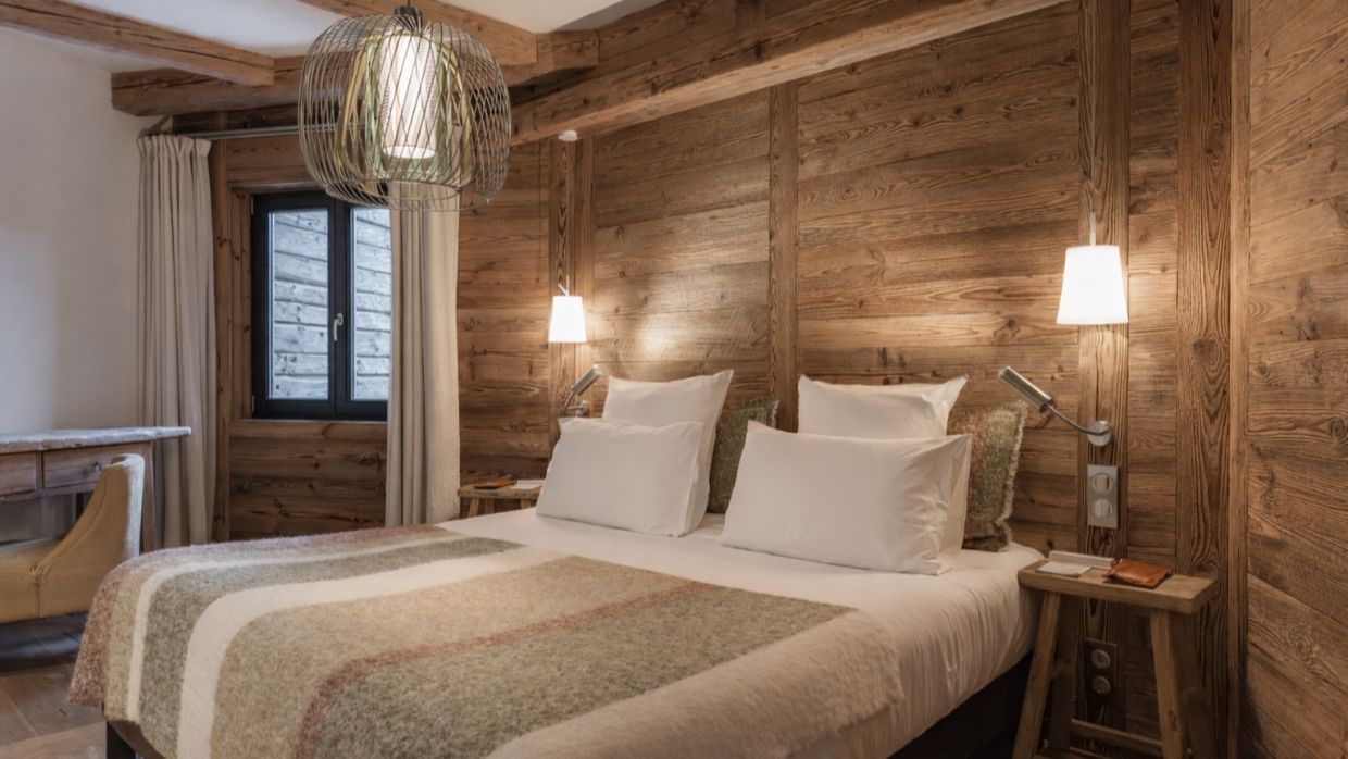 Luxury-Ski-Chalet-Val'dIsere-Le-Penthouse-Savoie-OSC-Bedroom (3).jpg