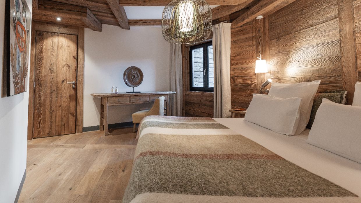 Luxury-Ski-Chalet-Val'dIsere-Le-Penthouse-Savoie-OSC-Bedroom (4).jpg