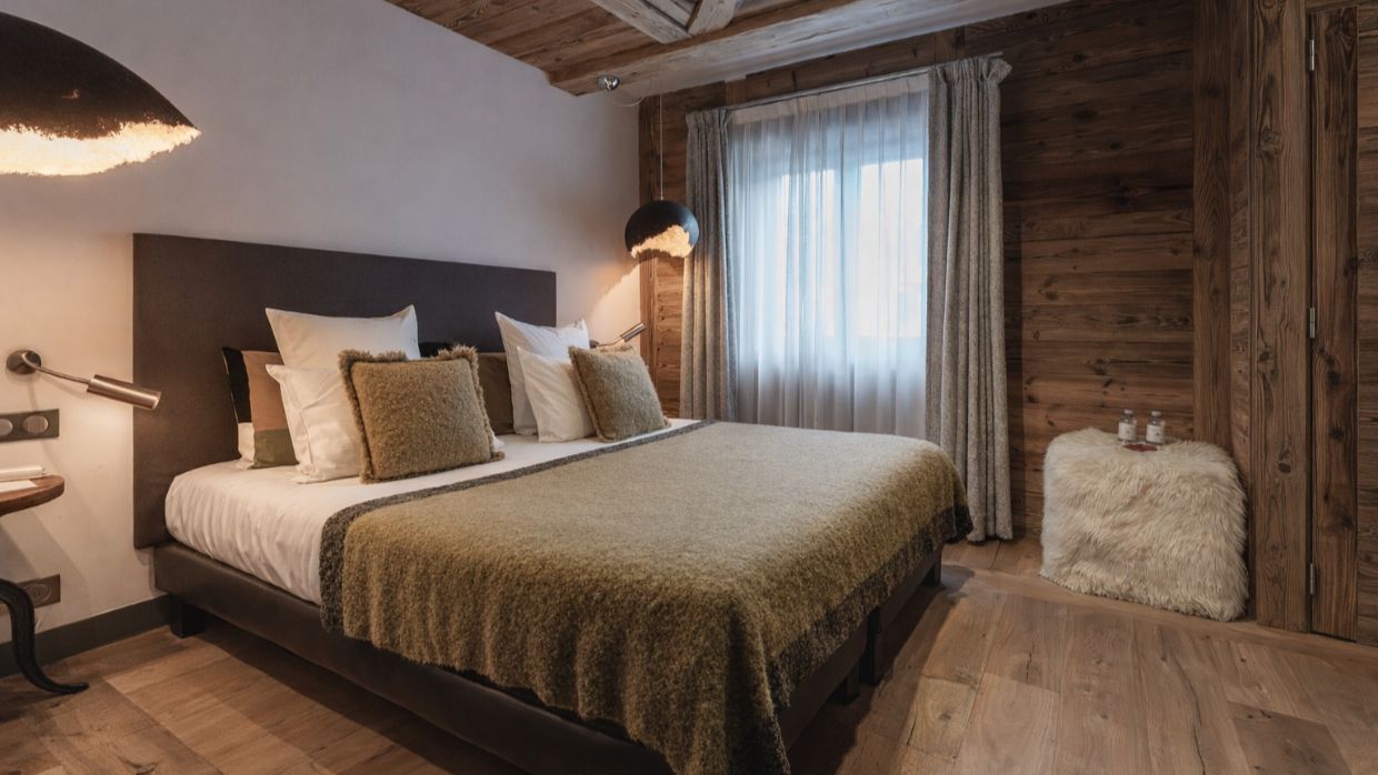 Luxury-Ski-Chalet-Val'dIsere-Le-Penthouse-Savoie-OSC-Bedroom (13).jpg