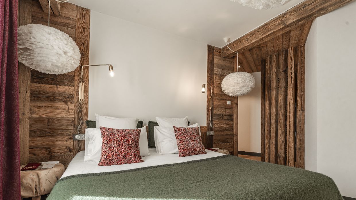 Luxury-Ski-Chalet-Val'dIsere-Le-Penthouse-Savoie-OSC-Bedroom (14).jpg