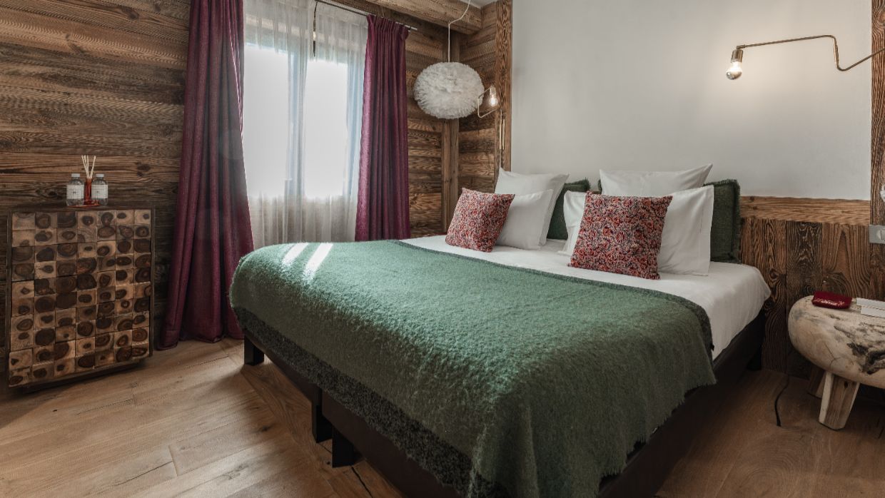 Luxury-Ski-Chalet-Val'dIsere-Le-Penthouse-Savoie-OSC-Bedroom (15).jpg