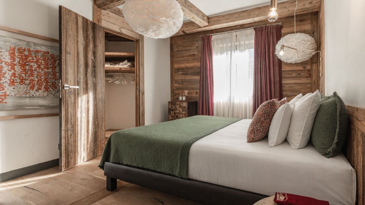 Luxury-Ski-Chalet-Val'dIsere-Le-Penthouse-Savoie-OSC-Bedroom (16).jpg