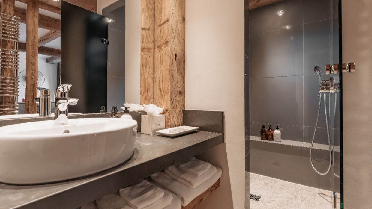 Luxury-Ski-Chalet-Val'dIsere-Le Papillion-OSC -Bathroom (6).jpg