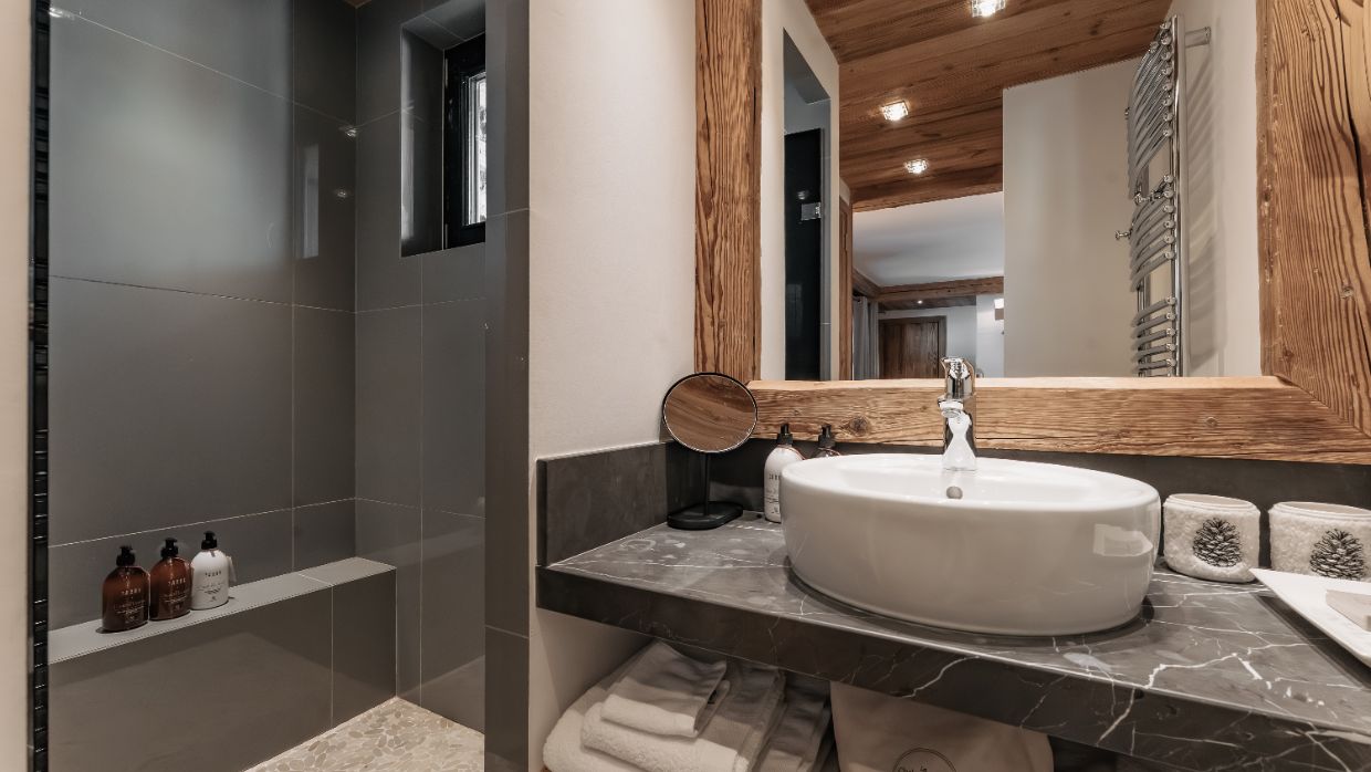 Luxury-Ski-Chalet-Val'dIsere-Le Papillion-OSC -Bathroom.jpg