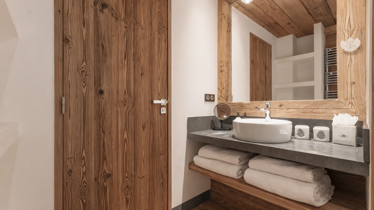 Luxury-Ski-Chalet-Val'dIsere-Le Papillion-OSC -Bathroom.png