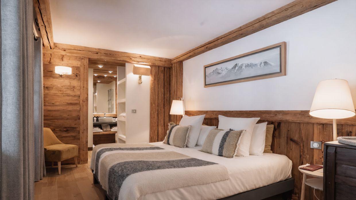 Luxury-Ski-Chalet-Val'dIsere-Le Papillion-OSC -Bedroom (2).jpg