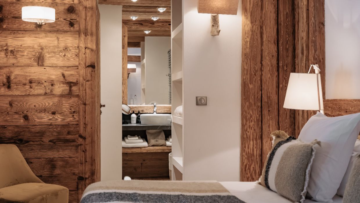 Luxury-Ski-Chalet-Val'dIsere-Le Papillion-OSC -Bedroom (3).jpg