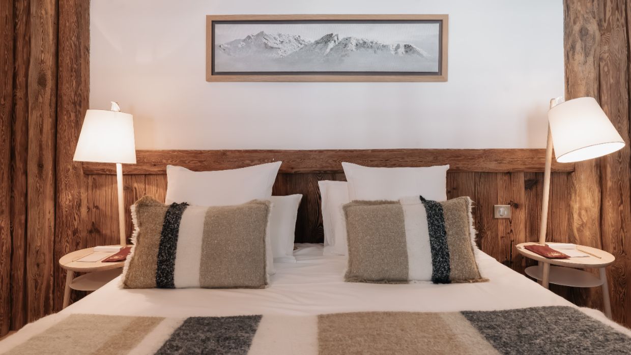 Luxury-Ski-Chalet-Val'dIsere-Le Papillion-OSC -Bedroom (4).jpg