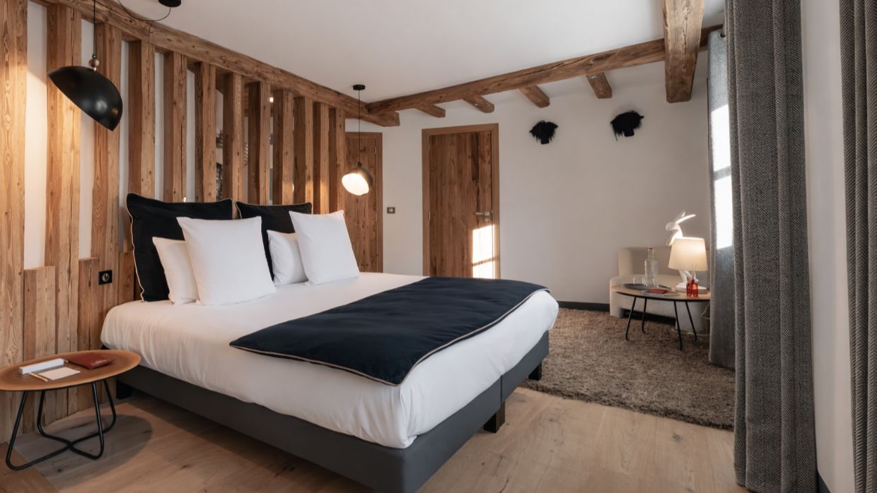 Luxury-Ski-Chalet-Val'dIsere-Le Papillion-OSC -Bedroom (5).jpg