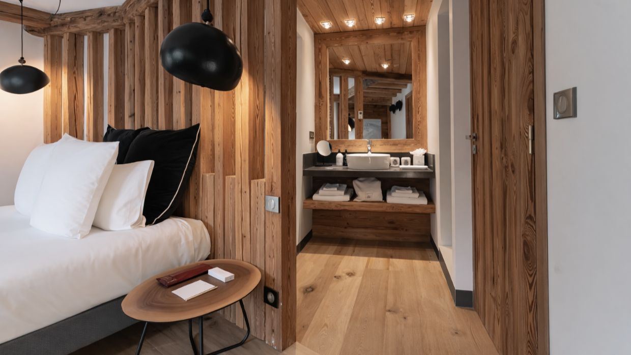 Luxury-Ski-Chalet-Val'dIsere-Le Papillion-OSC -Bedroom (6).jpg