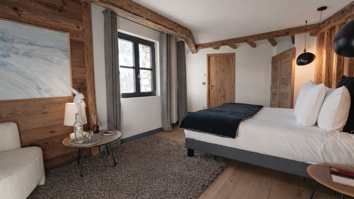 Luxury-Ski-Chalet-Val'dIsere-Le Papillion-OSC -Bedroom (7).jpg