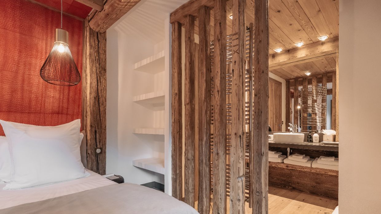 Luxury-Ski-Chalet-Val'dIsere-Le Papillion-OSC -Bedroom (12).jpg