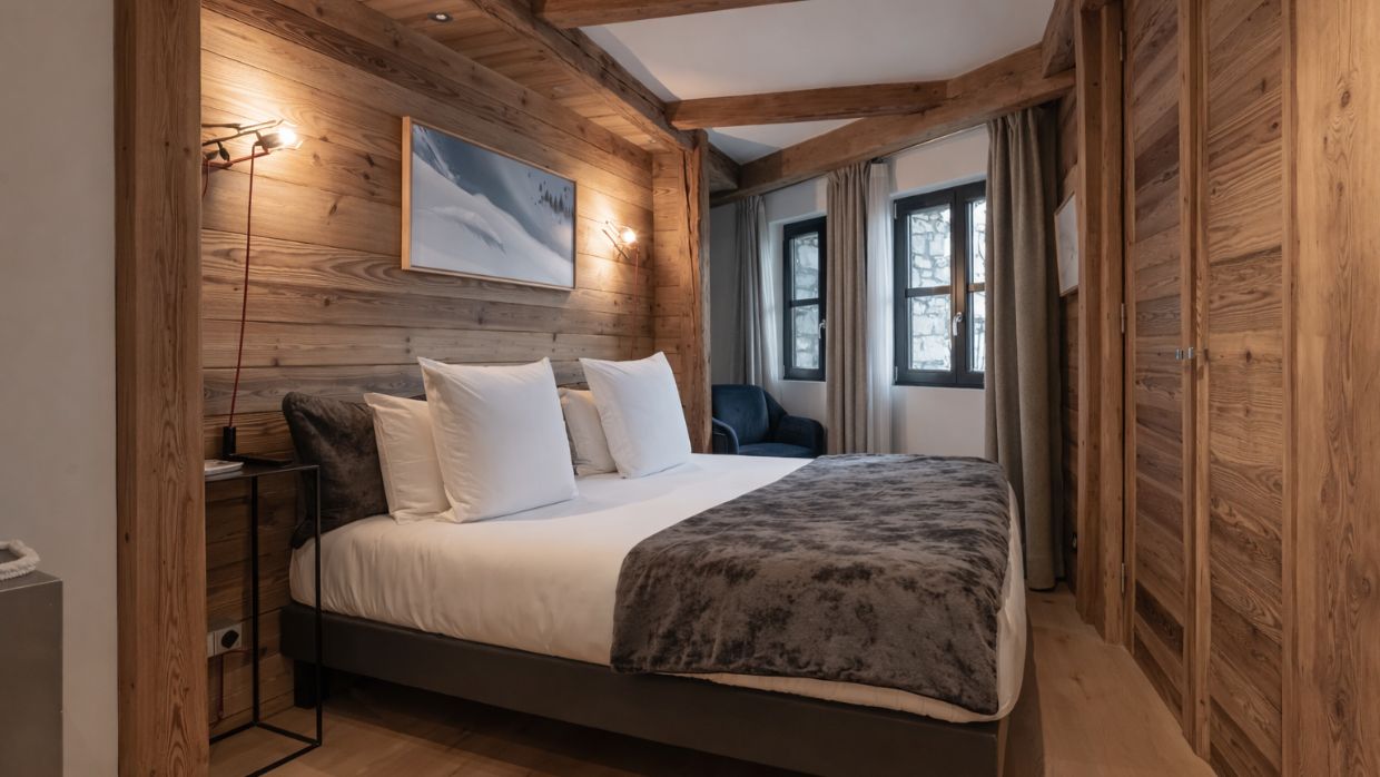 Luxury-Ski-Chalet-Val'dIsere-Le Papillion-OSC -Bedroom (14).jpg