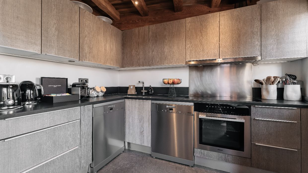Luxury-Ski-Chalet-Val'dIsere-Le Papillion-OSC -Kitchen.jpg
