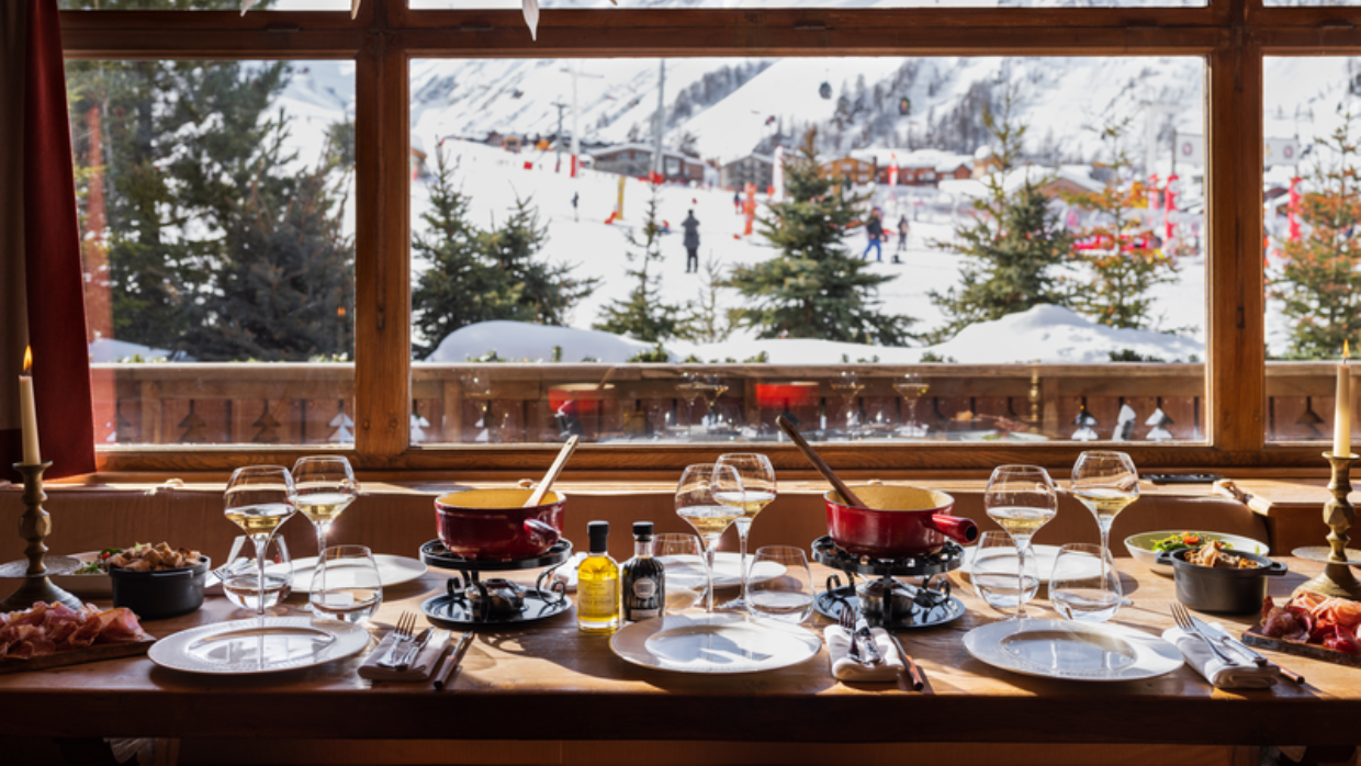 Luxury-Ski-Chalet-Val 'dIsere-Chalet-Schuss-OSC-Dining.png