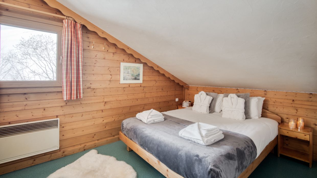 Luxury-Ski-Chalet-Tigne-Chalet Armoise-OSC-Bedroom.jpg