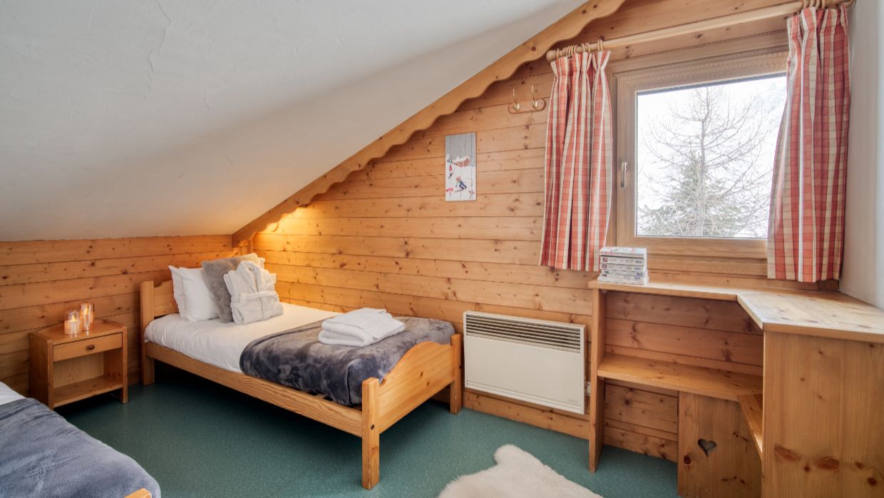 Luxury-Ski-Chalet-Tigne-Chalet Armoise-OSC-Twin room (2).jpg