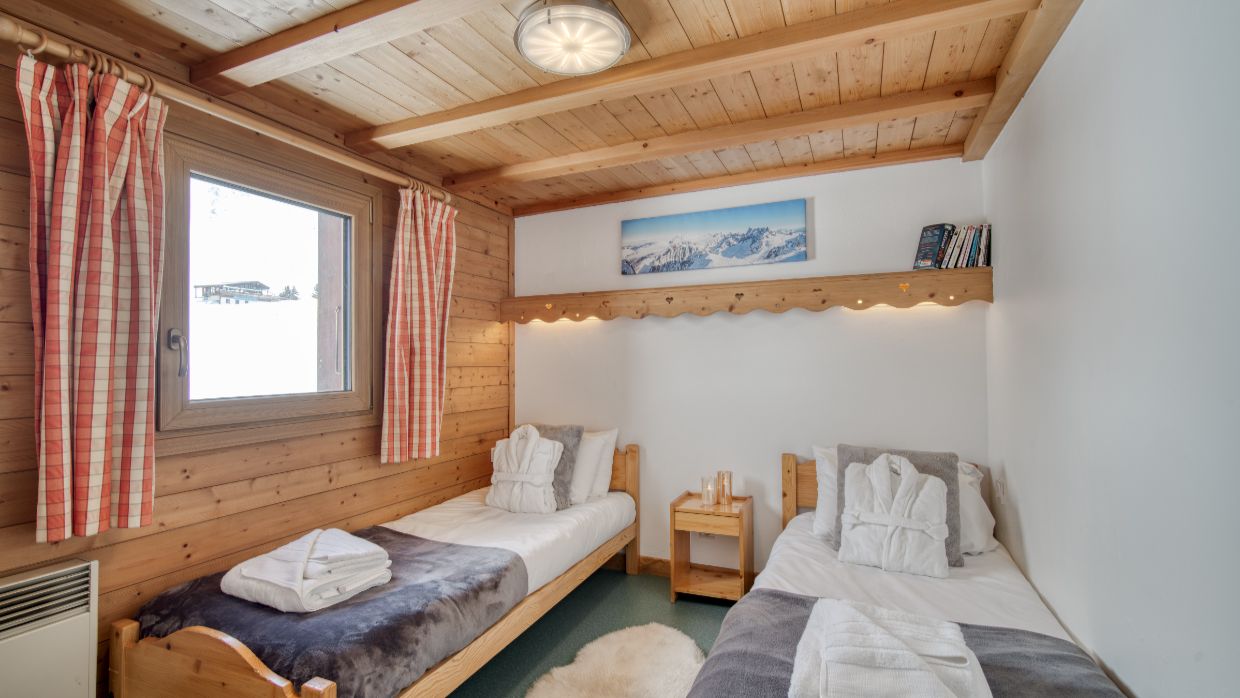 Luxury-Ski-Chalet-Tigne-Chalet Armoise-OSC-Twin room (3).jpg