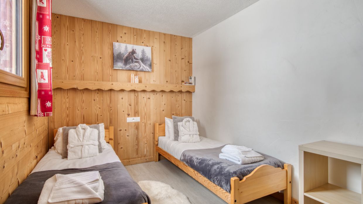 Luxury-Ski-Chalet-Tigne-Chalet Armoise-OSC-Twin room (4).jpg