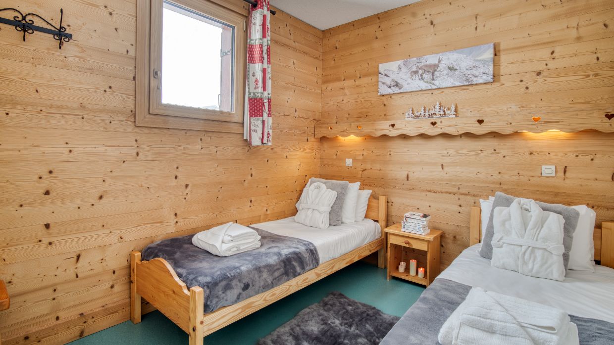 Luxury-Ski-Chalet-Tigne-Chalet Armoise-OSC-Twin Room.jpg