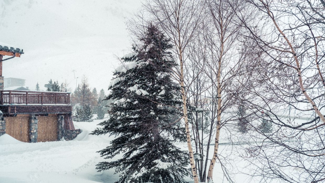 Luxury-Ski-Chalet-Tigne-Chalet Armoise-OSC-View (2).jpg
