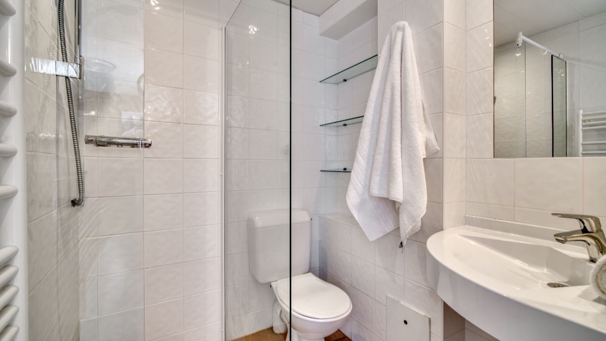 Luxury-Ski-Chalet-Tigne-Chalet Armoise-OSC-Bathroom (2).jpg