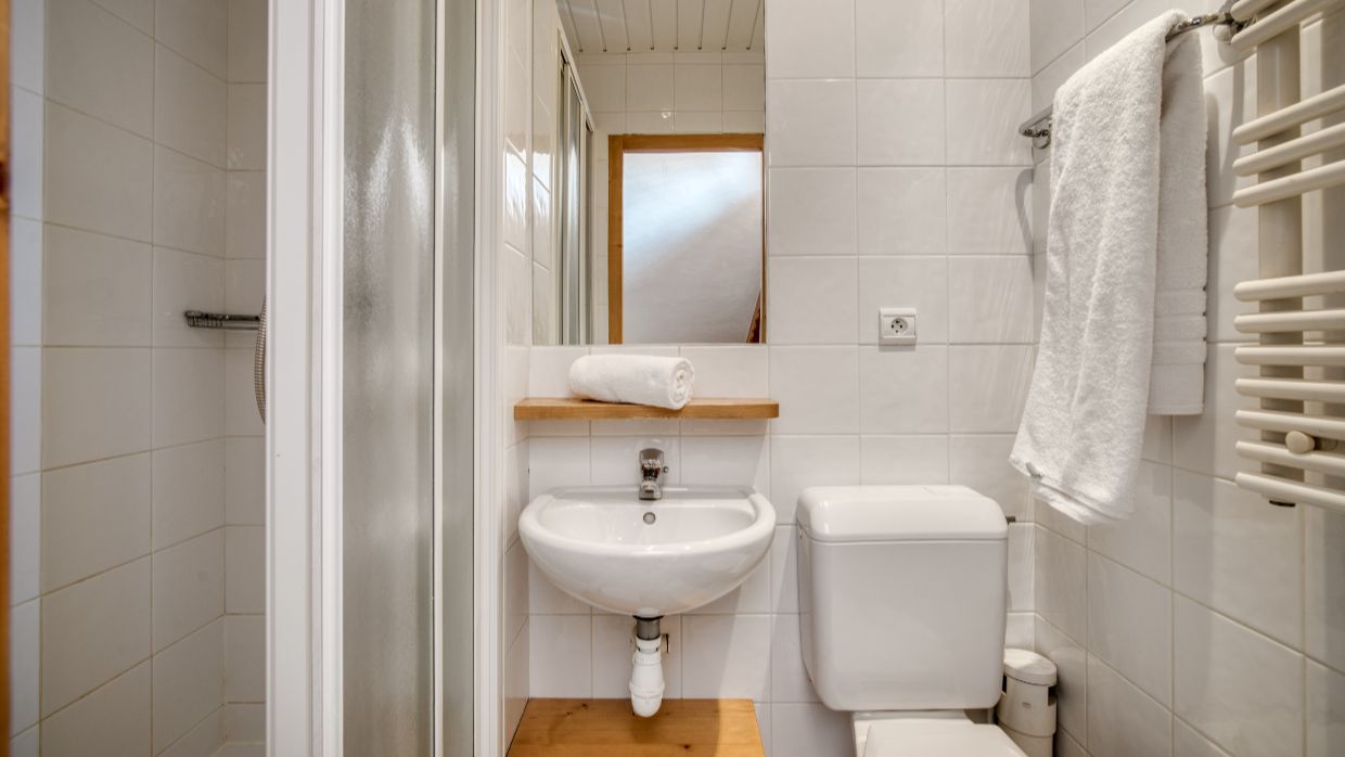 Luxury-Ski-Chalet-Tigne-Chalet Armoise-OSC-Bathroom.jpg