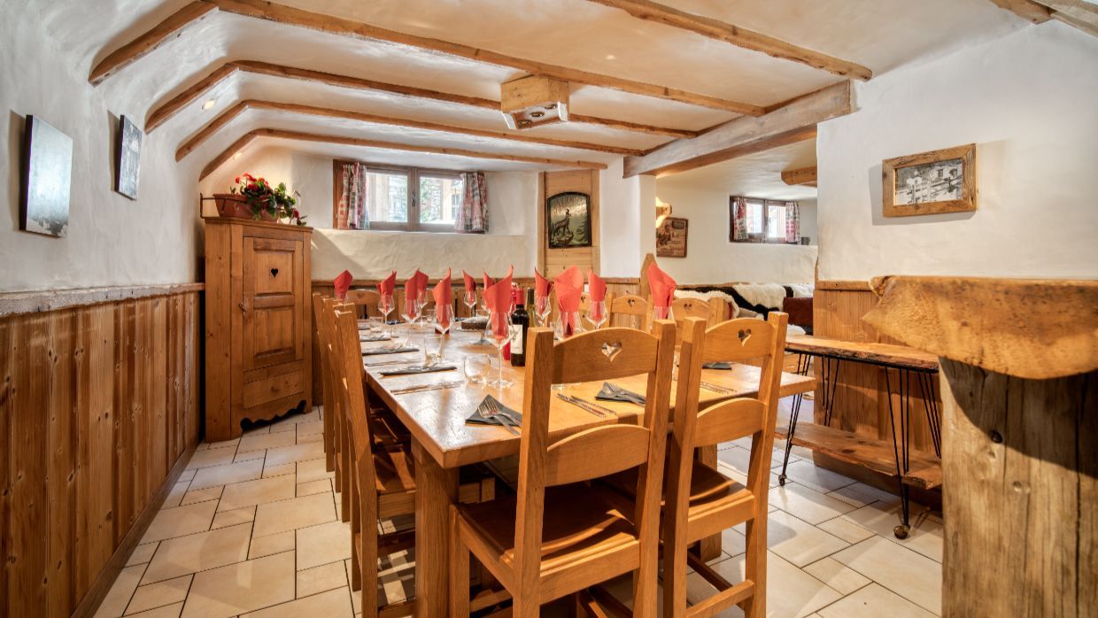 Luxury-Ski-Chalet-Vald'Isere-Chalet Bivouac-OSC-Dining.jpg