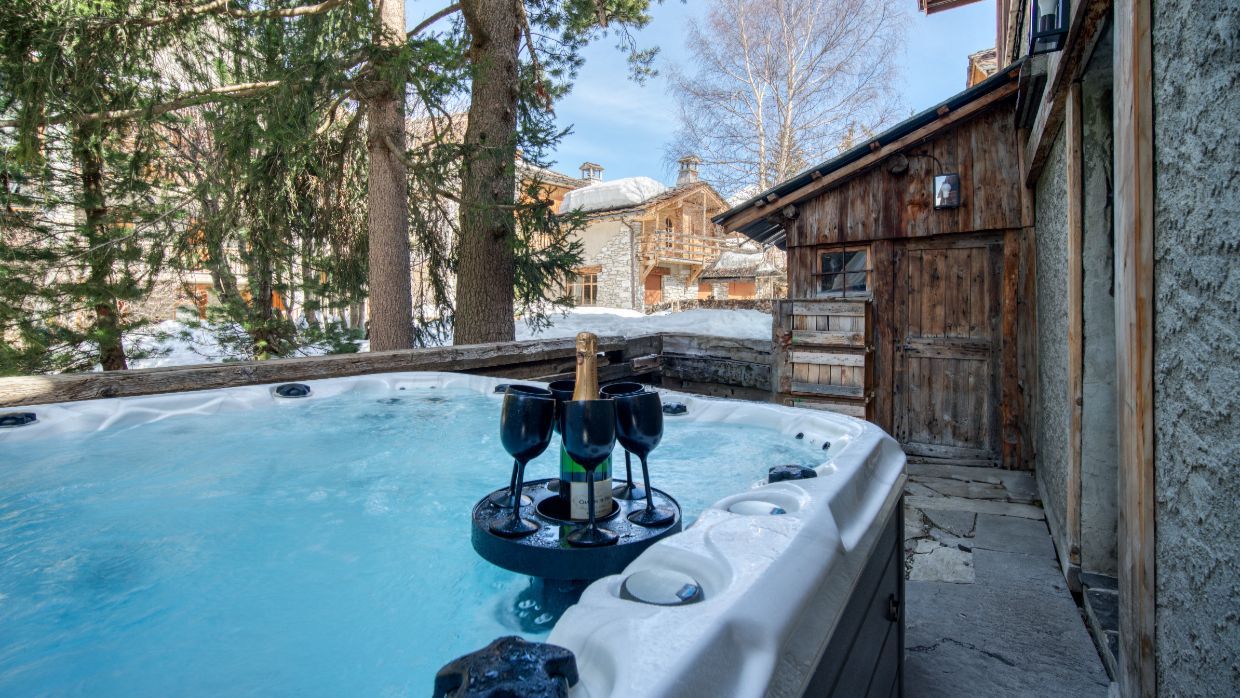 Luxury-Ski-Chalet-Vald'Isere-Chalet Bivouac-OSC-Hot tub (2).jpg